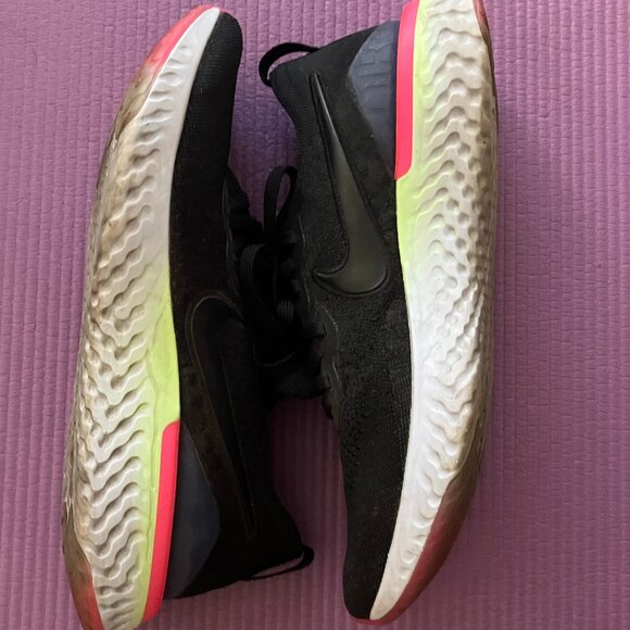 Rarely Used Nike Epic React Flyknit 2 Running Shoes - Picture 5 of 6